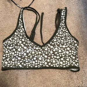 great and white floral bikini top, never worn, size 1XL.